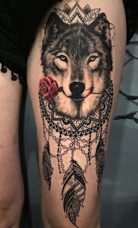 tatuagem feminina de lobo na coxa|Tatuagem na coxa: 120 ideias para você pensar na。